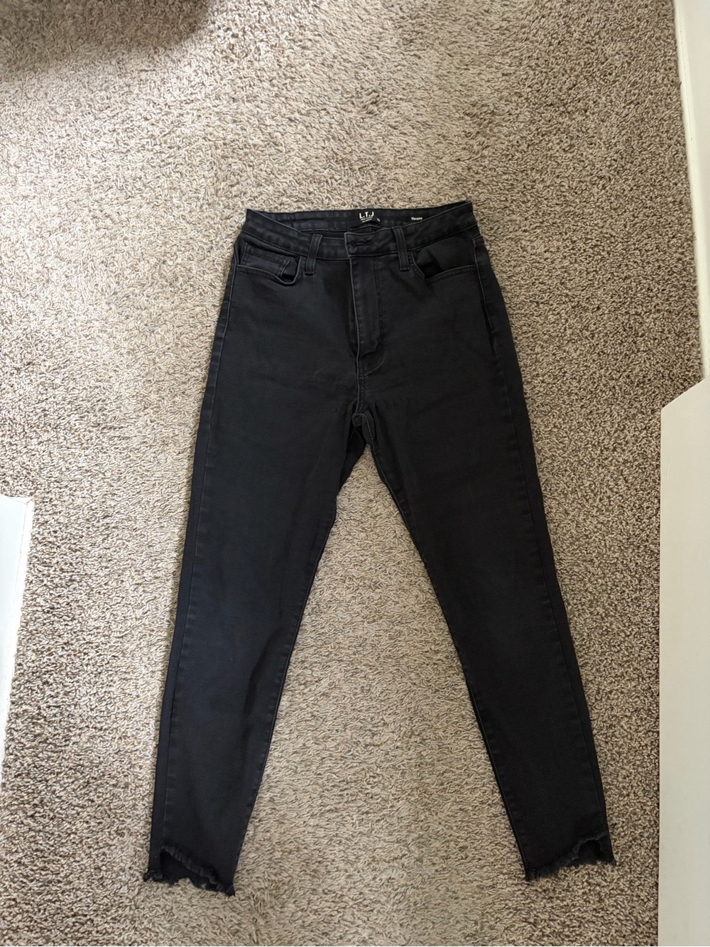 High-Waist Slim Ankle Jeans in Black